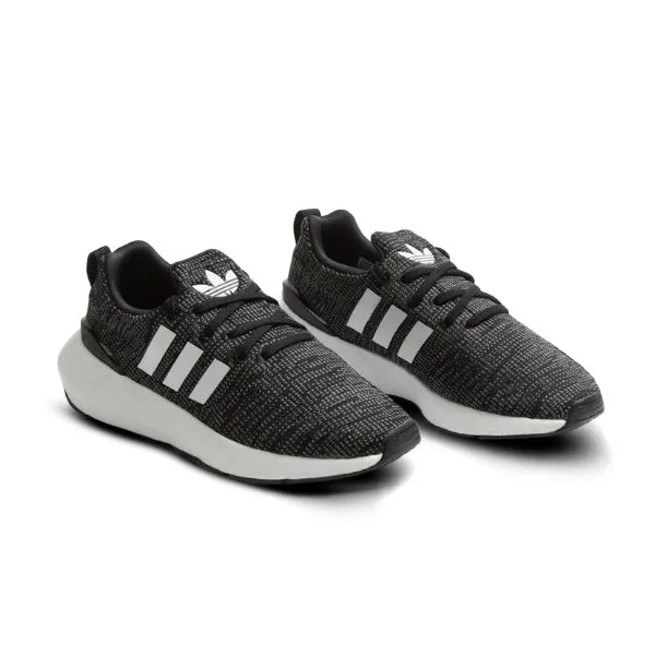 BLACK AND WHITE ADIDAS SWIFT RUN 22 FOR BOYS