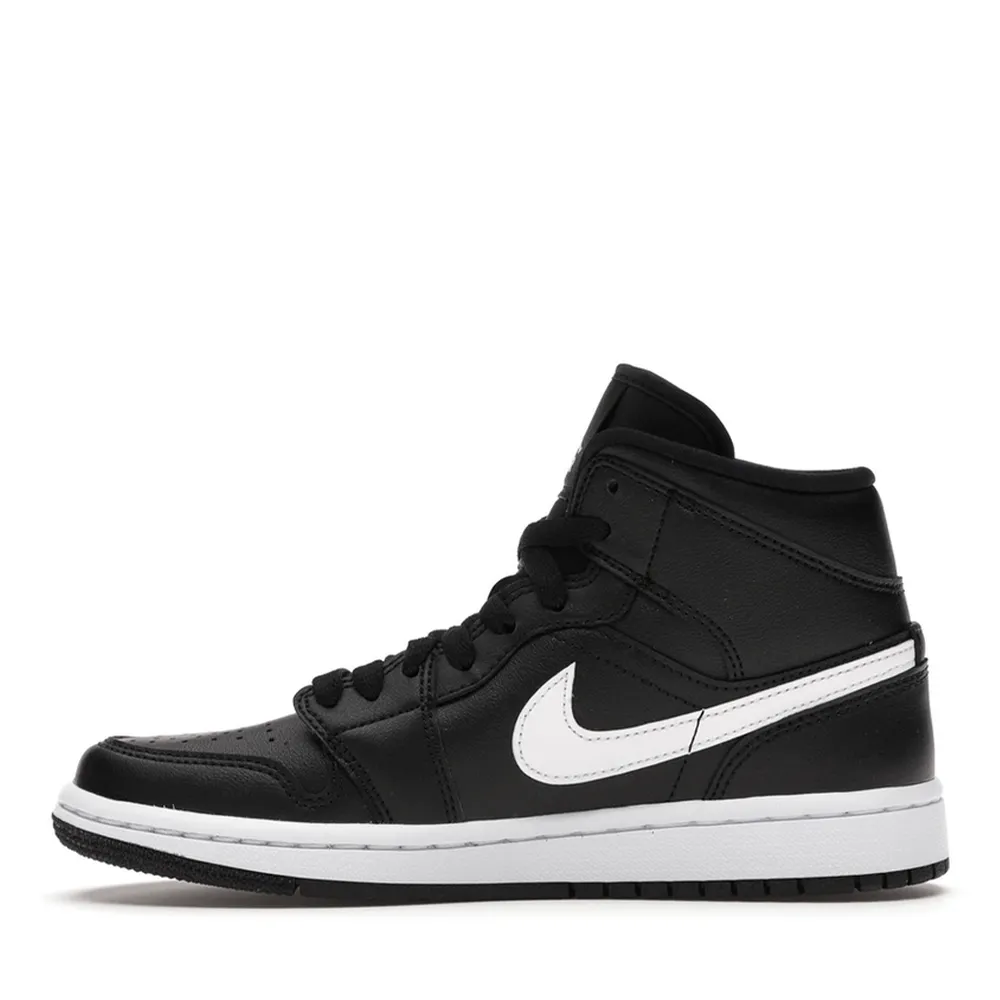 NIKE AIR JORDAN1 MID BLACK WHITE